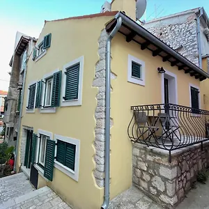  Apartment Yellow House Kroatien